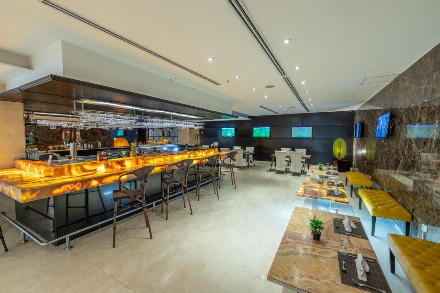 Hotel El Panama By Faranda Grand, A Member Of Radisson Individuals Exterior photo The lounge at the airport